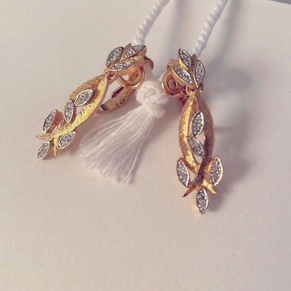 Signed D’Orlan Vintage Gold Plated Pave Crystal Rhinestone Clip On Earrings - Picture 9 of 13